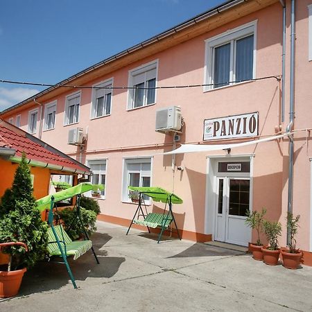 Central Panzio センテシュ エクステリア 写真